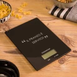Bilancia da cucina digitale nera rettangolare con scritta