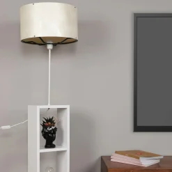 Lampada da terra bianca in legno con ripiani Classic